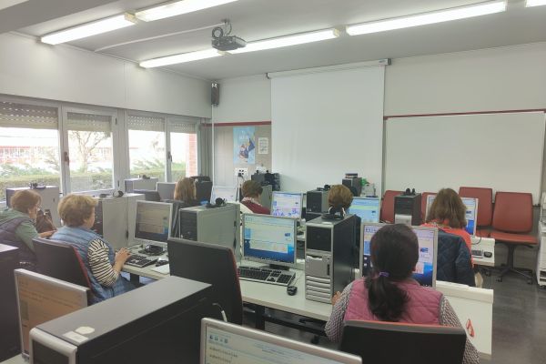 alumnado-informaticaD3271EDC-151A-BF3C-204D-9E51C38A38F0.jpg